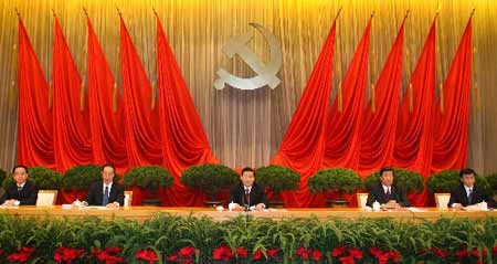 12月21日，新进中央委员会的委员、候补委员学习贯彻党的十七大精神研讨班在中央党校结业。中共中央政治局常委、中央书记处书记、中央党校校长习近平在结业式上发表重要讲话。 新华社记者 庞兴雷 摄